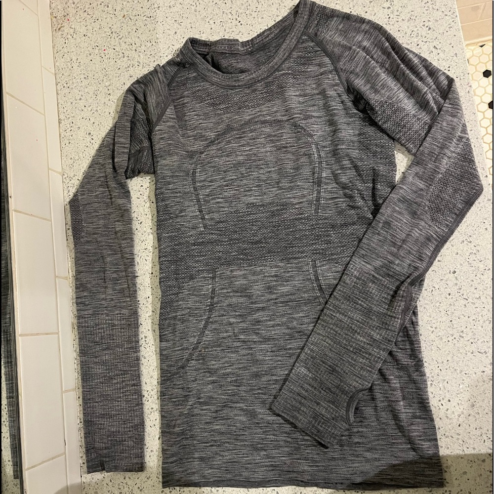 ⭐️LONG SLEEVE GRAY LULULEMON SWIFTLY TECH⭐️